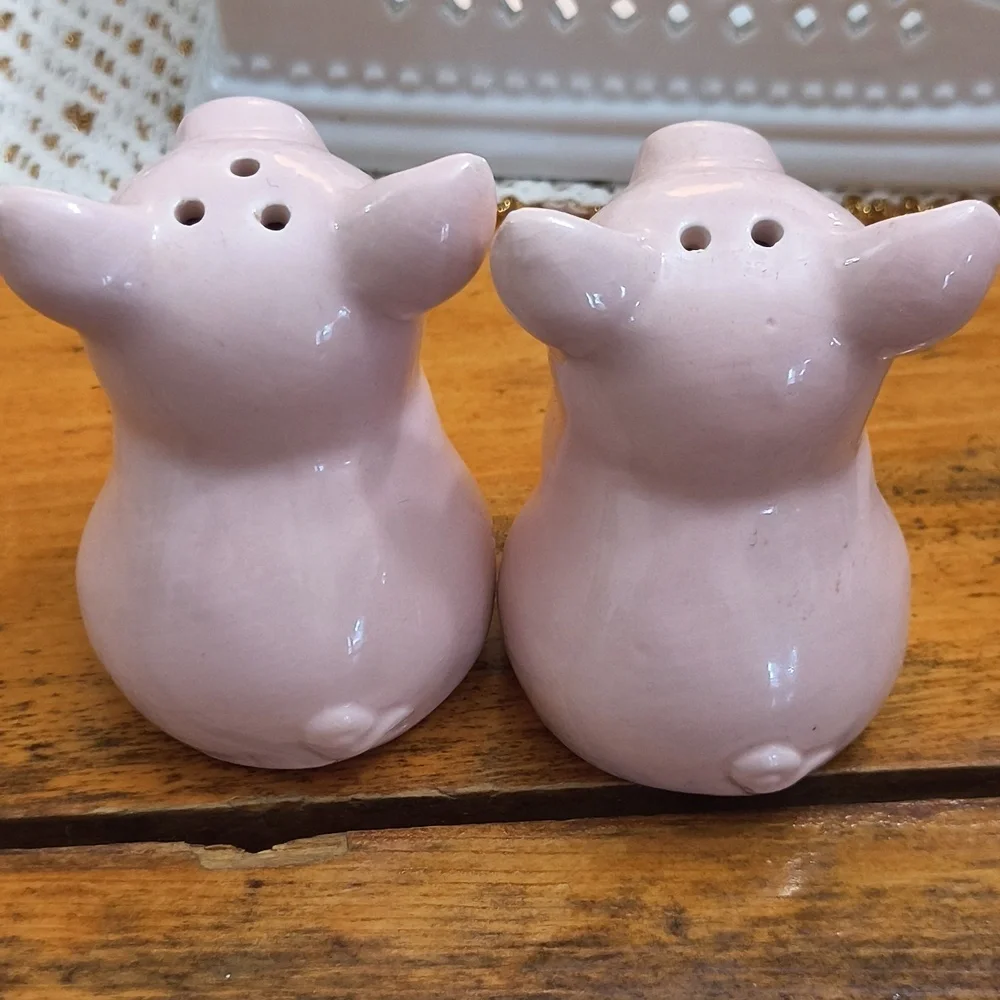 Vintage Charming Pink Pig Salt and Pepper Shakers Cottagecore Farm